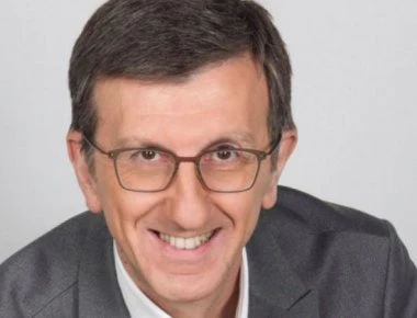 «Άρη Εβραίε» - Πάλι αντιμέτωπος με απειλές και συνθήματα έξω από το σπίτι του ο Πορτοσάλτε